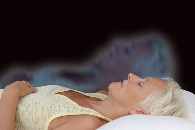 Mulher em processo de projeção astral