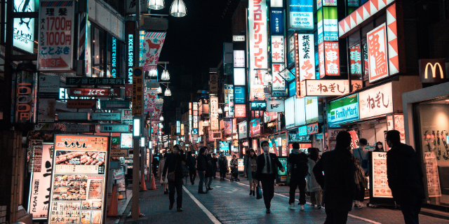 Rua movimentada no Japão