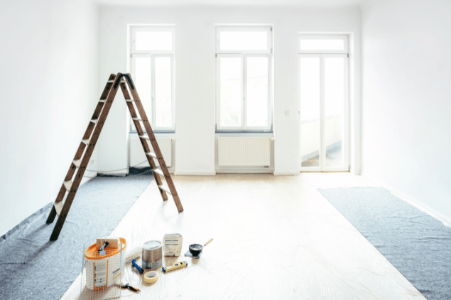 Interior de uma casa em reforma.