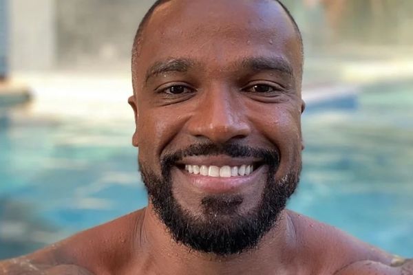 Imagem do cantor Alexandre Pires