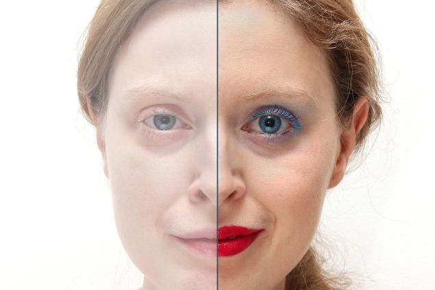 Imagem de uma mulher com os lados da face diferentes