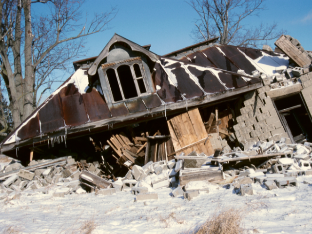 Casa grande desabando 