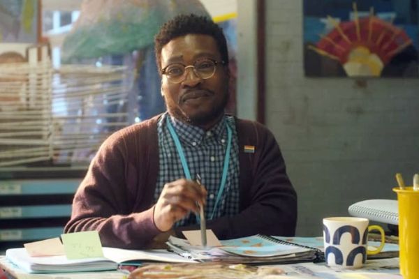 Personagem Sr. Ajayi, da série Heartstopper