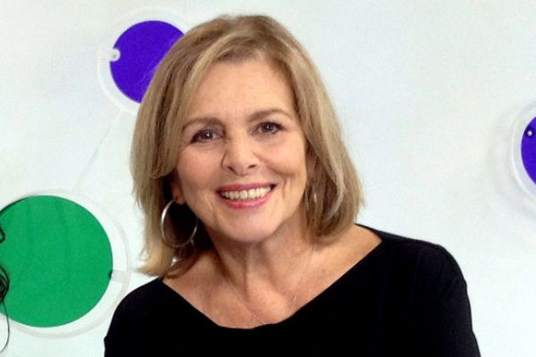 Atriz Irene Ravache sorrindo