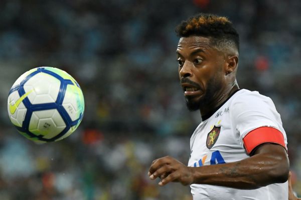 Jogador Michel Fernandes Bastos durante partida de futebol