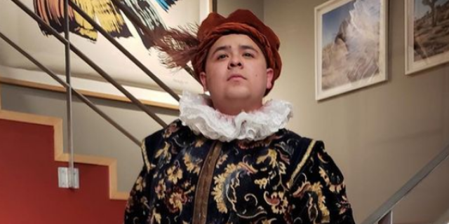 Ator Rico Rodriguez como a personagem Manny 