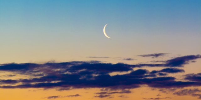 Lua minguante no céu