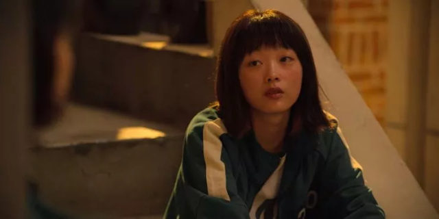 Imagem da personagem Ji-yeong durante a série Round 6