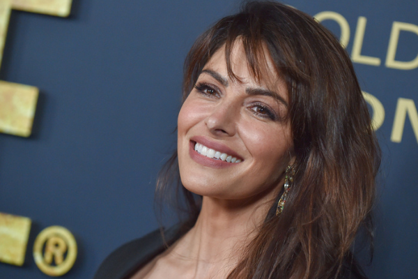 Imagem da atriz Sarah Shahi