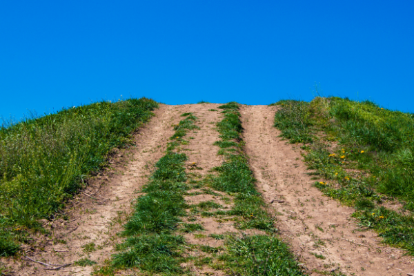 Estrada de terra subida