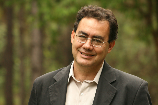 Imagem do escritor Augusto Cury