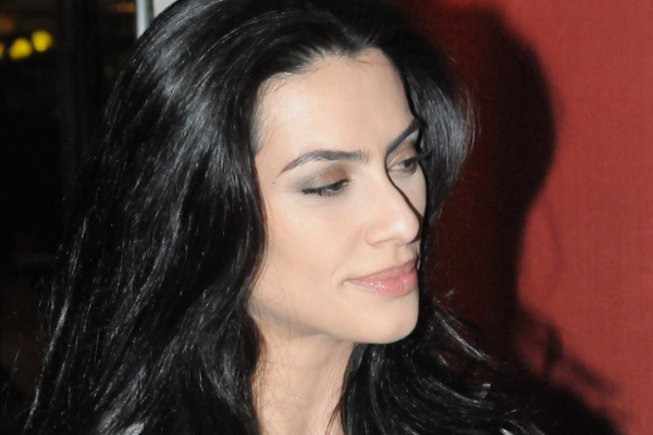 Imagem da atriz e cantora Cleo