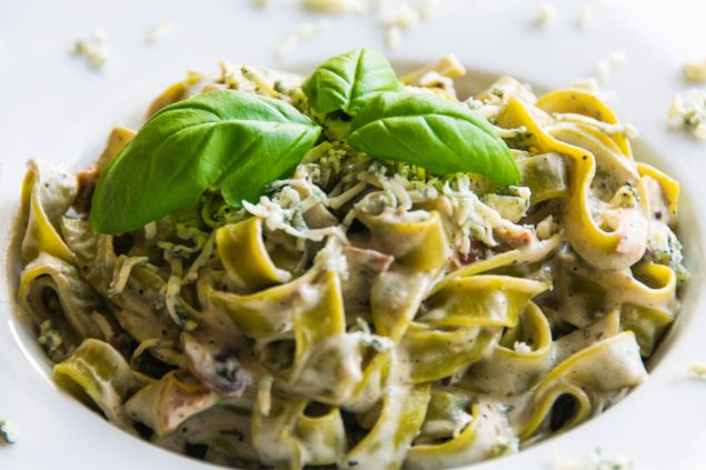 Imagem de espaguete de espinafre