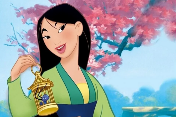 Personagem asiática com roupas tradicionais.