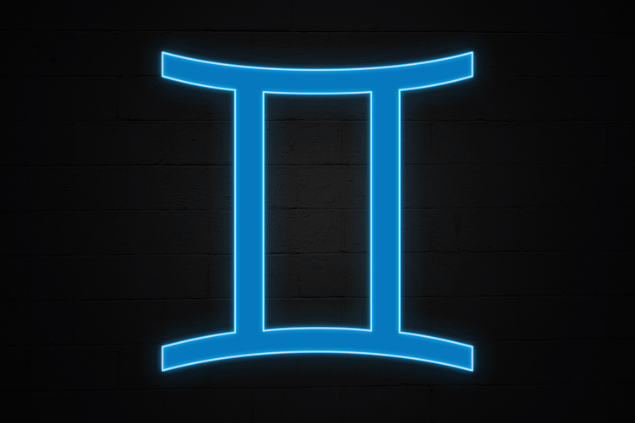 No foco da imagem, há o símbolo do signo de Gêmeos.