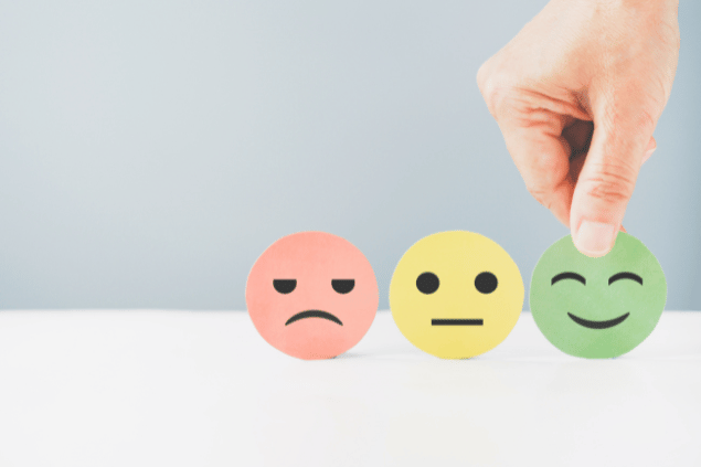 Diferentes mudanças de humor. 