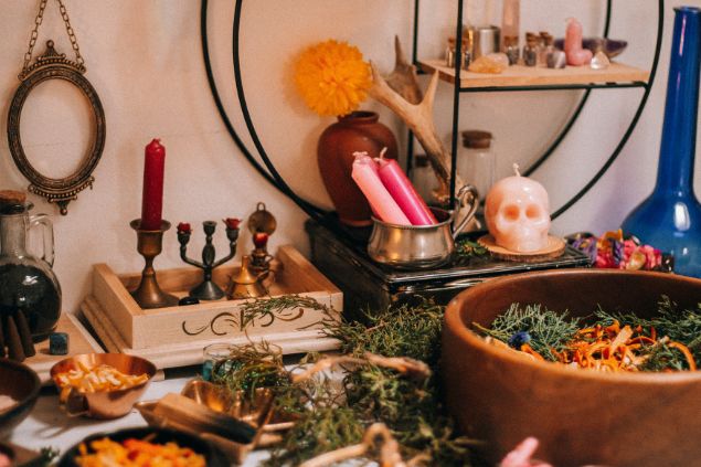 Imagem de um ritual de oferenda ao caboclo Cobra Coral da Umbanda.