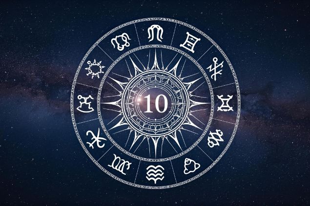 Imagem de uma mandala astrológica com os glifos dos 12 signos e no centro dela o número 10 e o fundo com o universo