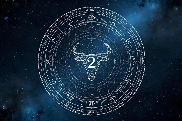 Imagem do glifo de touro e o número 2 no centro de uma mandala astrológica com fundo do universo.