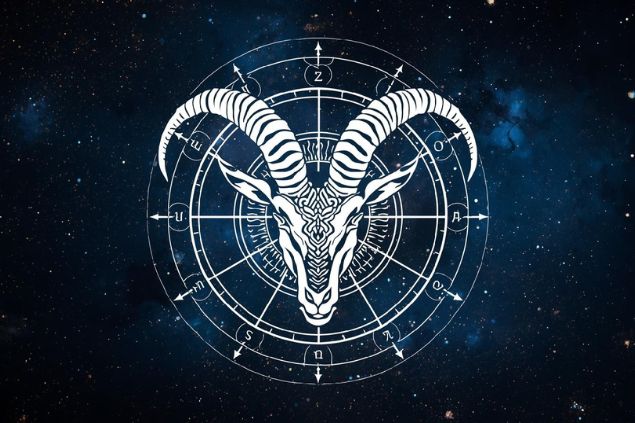 Glifo do signo de capricórnio dentro de uma mandala astrológica e ao fundo o universo.