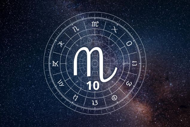 Imagem do glifo de virgem junto com o número 10 posicionados no centro de uma mandala astrológica com fundo do universo.