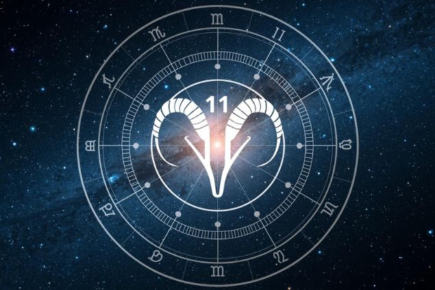 Imagem do glifo de capricórnio junto com o número 11 no centro de uma mandala astrológica com fundo do universo.