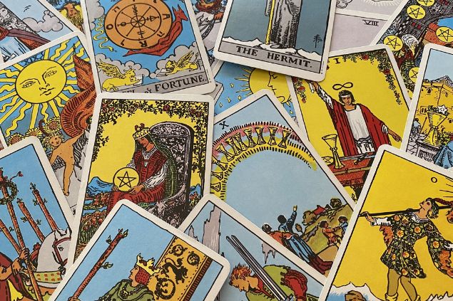 Imagem de várias cartas do tarot