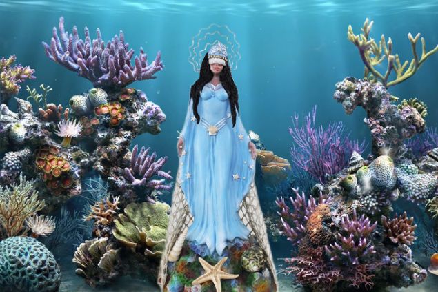 Imagem da estátua de Iemanjá no fundo do mar.