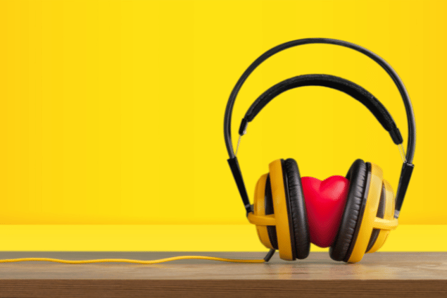 Conceito de escutar o próprio coração.