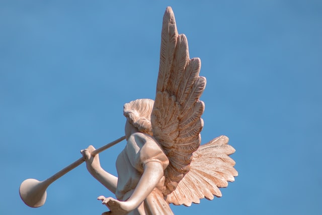 Escultura de anjo.