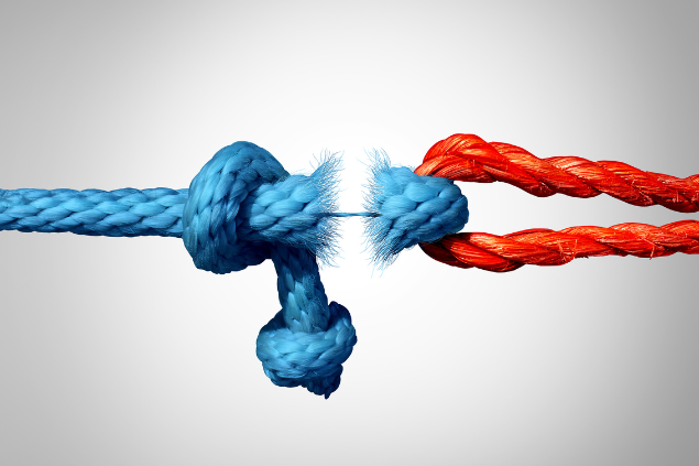 Duas cordas que estão juntas por um fio que está prestes a arrebentar