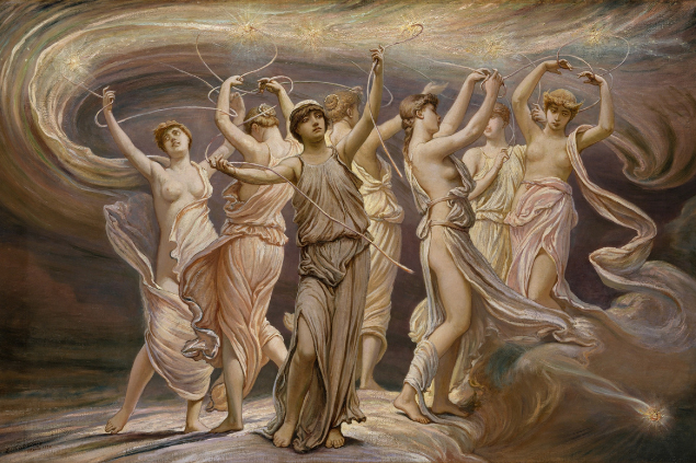 Várias estátuas gregas reunidas em um espaço