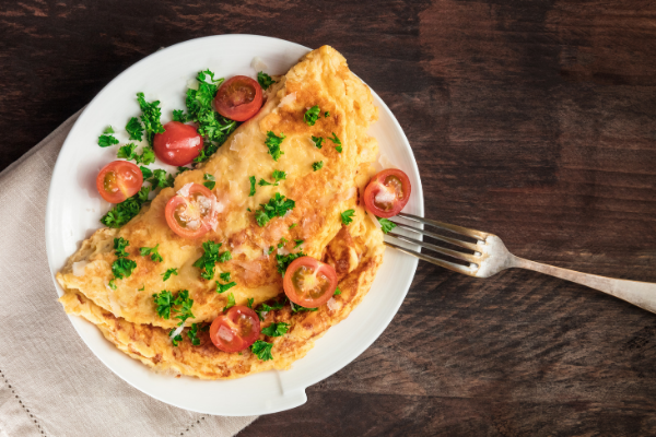 Omelete com tomates e especiarias