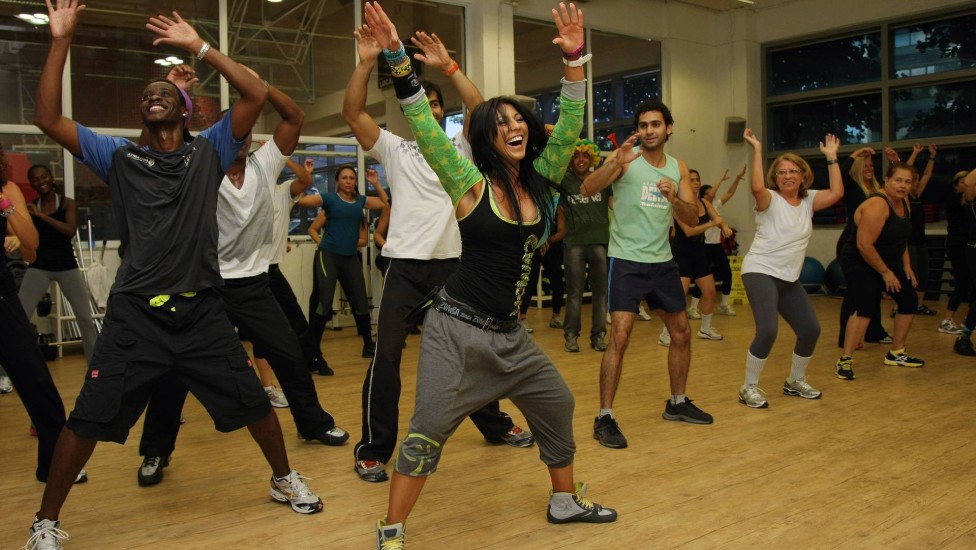 Pessoas em aula de dança Kuduro