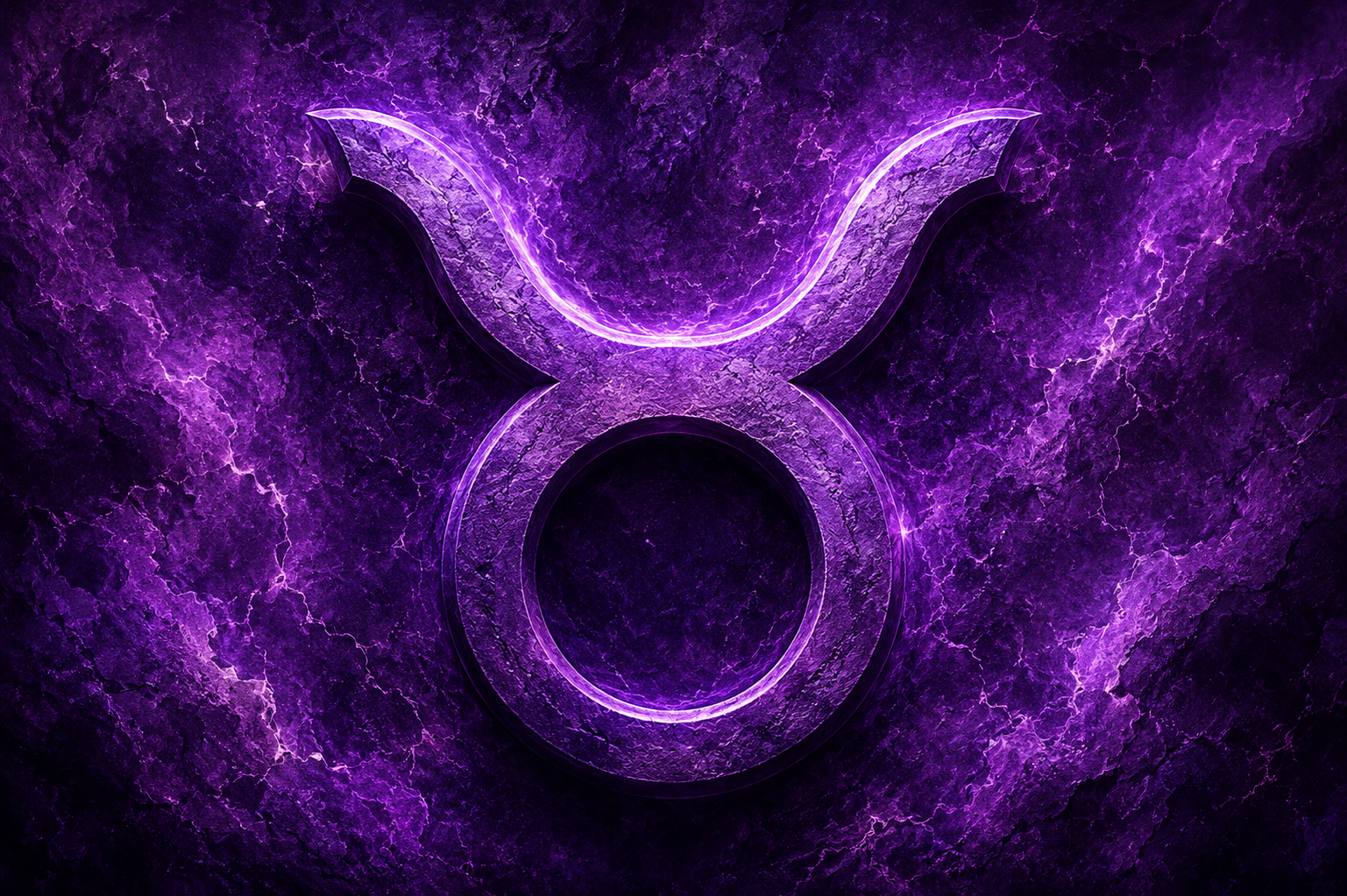 HORÓSCOPO ViRTUaL / Canva Símbolo de Touro em destaque ao centro, envolto por uma textura cósmica em tons intensos de roxo, com efeito luminoso e aspecto místico.
