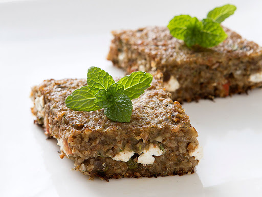 Quibe de berinjela em um prato